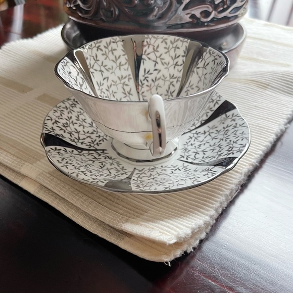 Queen Anne White & Silver Wide Mouth Teacup & Saucer - Picture 2 of 12